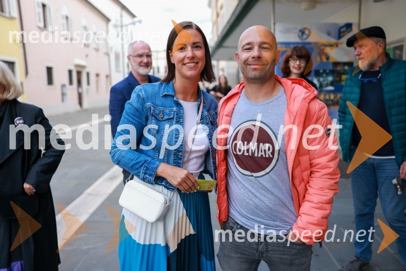 Tina Mržek;  Samo Masleša, doktor kinezioloških znanosti Ni tako slabo kot zgleda, premiera