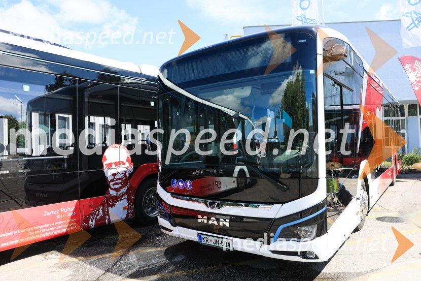 V Kranju prevzeli prve štiri avtobuse na električni pogon