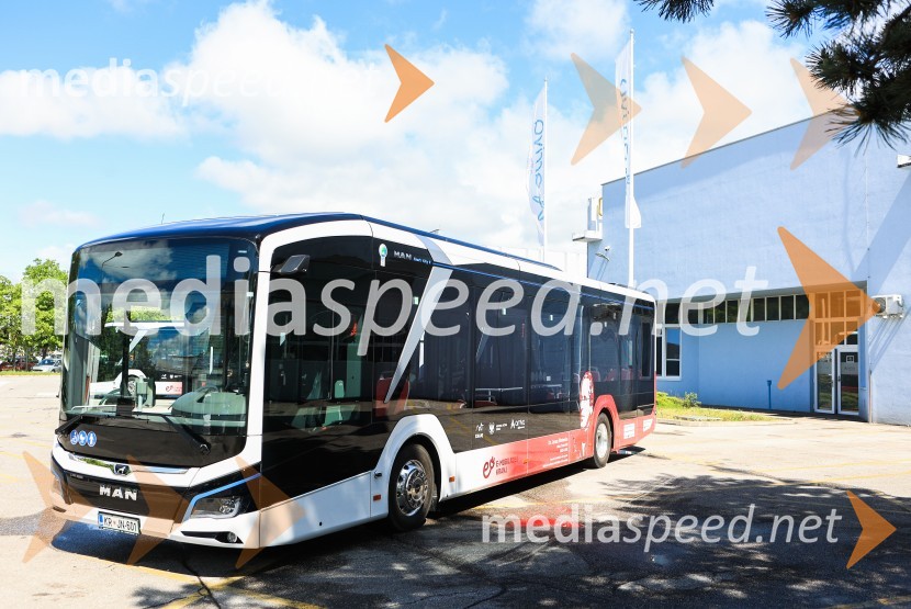 V Kranju prevzeli prve štiri avtobuse na električni pogon