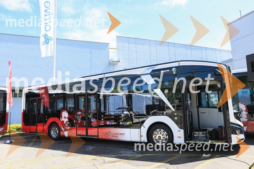 V Kranju prevzeli prve štiri avtobuse na električni pogon