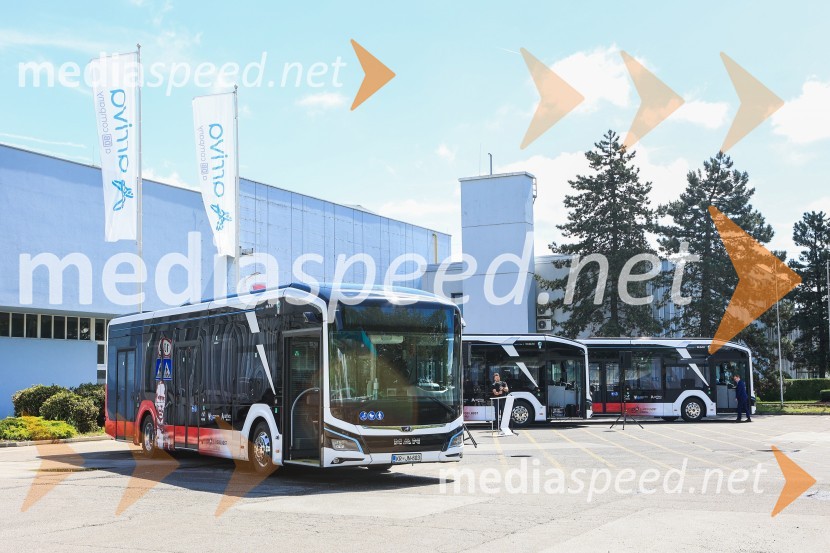 V Kranju prevzeli prve štiri avtobuse na električni pogon