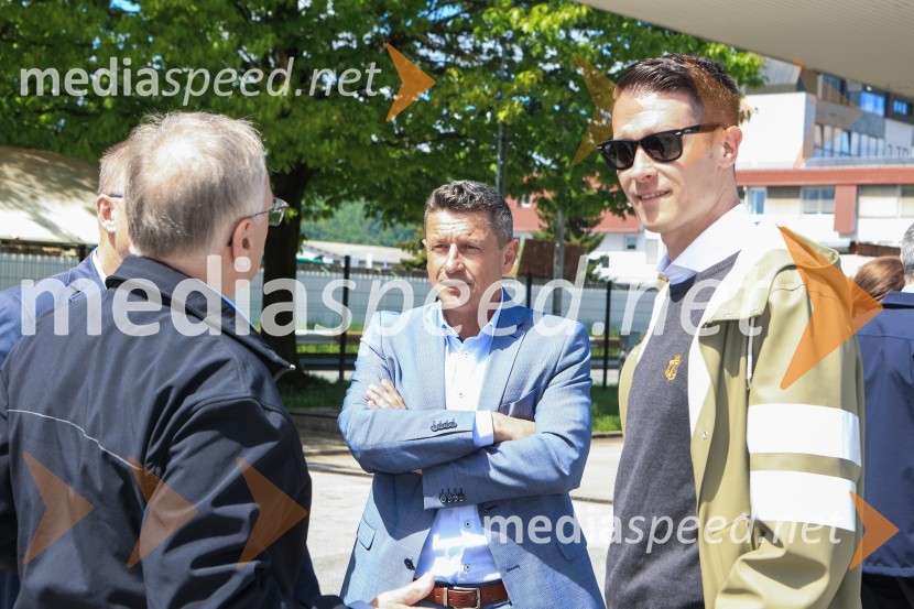  ... ;  Janez Černe, podžupan Mestne občine KranjV Kranju prevzeli prve štiri avtobuse na električni pogon