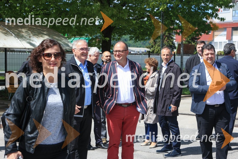 V Kranju prevzeli prve štiri avtobuse na električni pogon