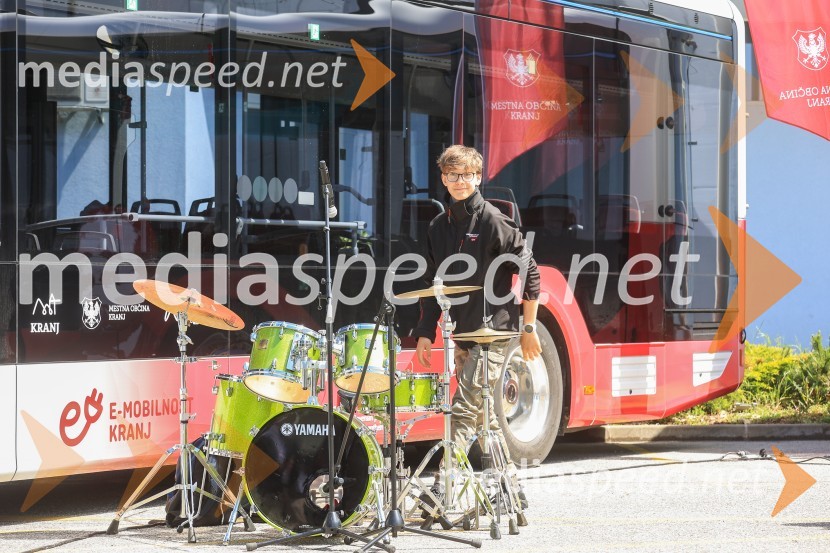 V Kranju prevzeli prve štiri avtobuse na električni pogon