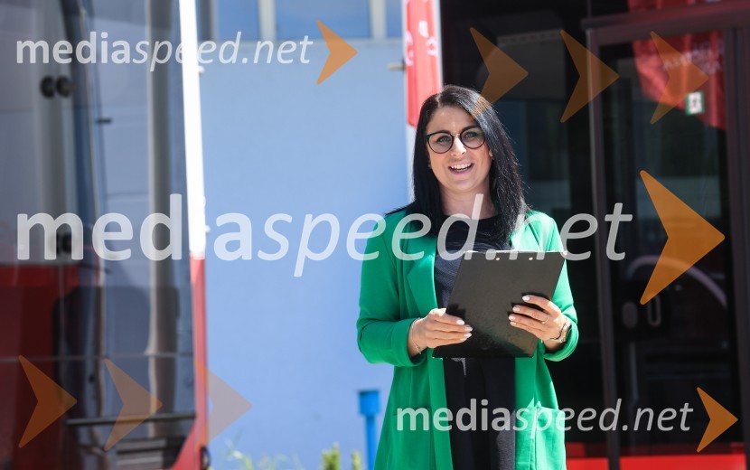  Saša Zadnik, novinarkaV Kranju prevzeli prve štiri avtobuse na električni pogon