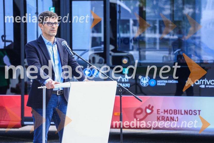  Matjaž Rakovec, župan Mestne občine KranjV Kranju prevzeli prve štiri avtobuse na električni pogon