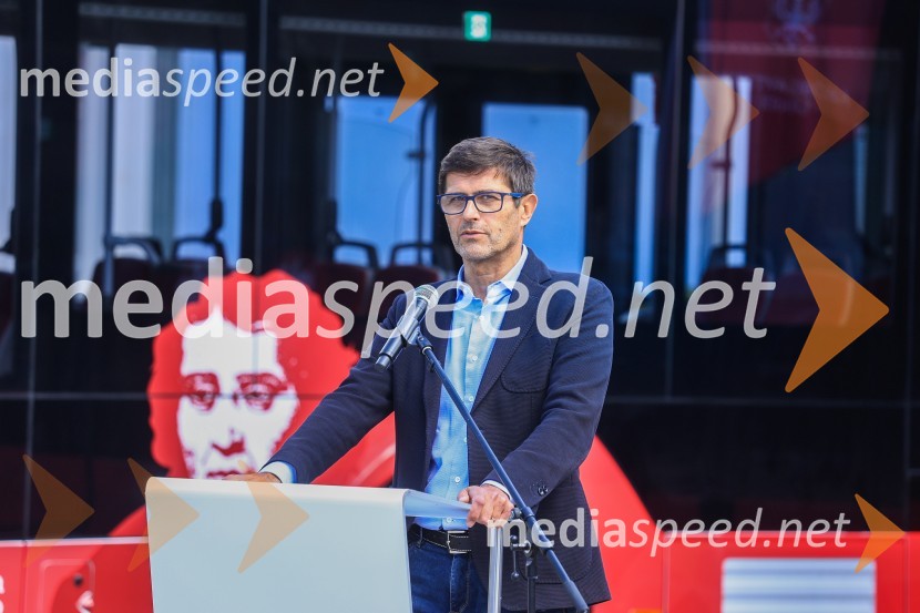  Matjaž Rakovec, župan Mestne občine KranjV Kranju prevzeli prve štiri avtobuse na električni pogon