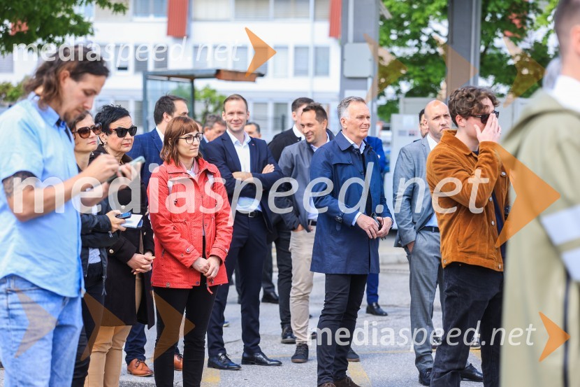 V Kranju prevzeli prve štiri avtobuse na električni pogon