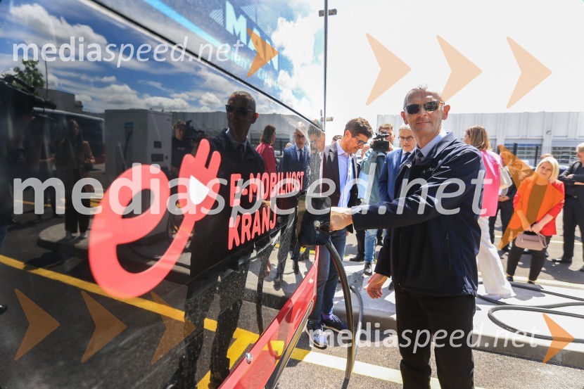 V Kranju prevzeli prve štiri avtobuse na električni pogon