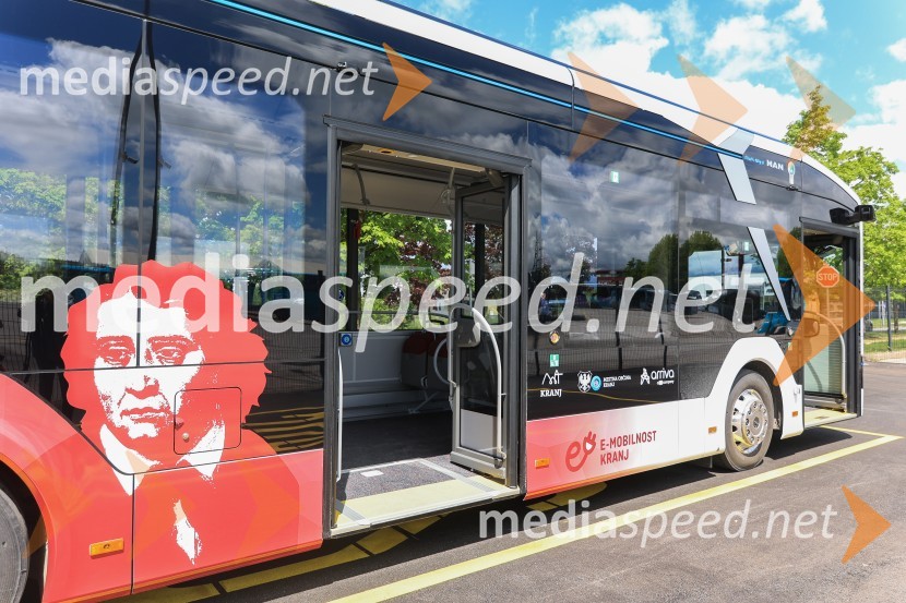 V Kranju prevzeli prve štiri avtobuse na električni pogon