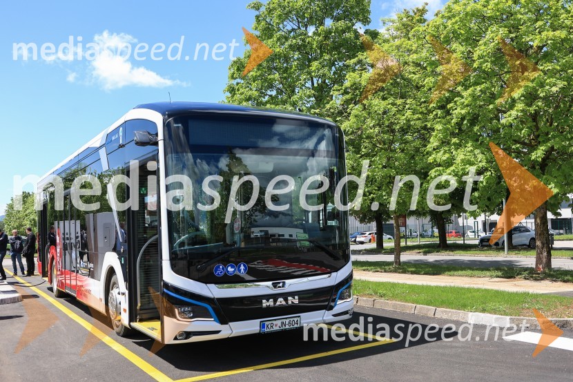 V Kranju prevzeli prve štiri avtobuse na električni pogon