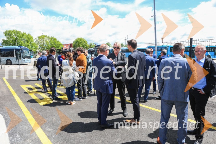 V Kranju prevzeli prve štiri avtobuse na električni pogon