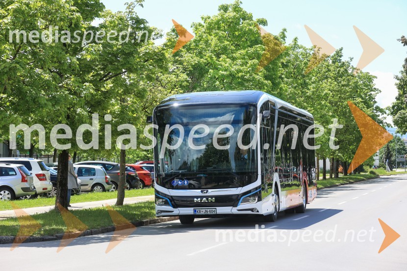 V Kranju prevzeli prve štiri avtobuse na električni pogon