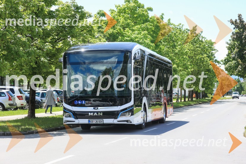 V Kranju prevzeli prve štiri avtobuse na električni pogon