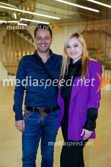  Klemen Torkar, operni pevec;  Eva Černe Avbelj, operna solistkaKresna noč, premiera družinskega muzikala v Cankarjevem domu