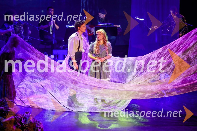  Matej Zemljič, igralec;  Laura Krajnc, igralkaKresna noč, premiera družinskega muzikala v Cankarjevem domu