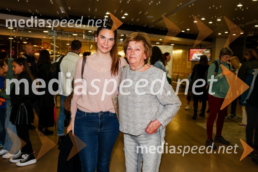  Manca Dorrer, igralka;  ... Kresna noč, premiera družinskega muzikala v Cankarjevem domu