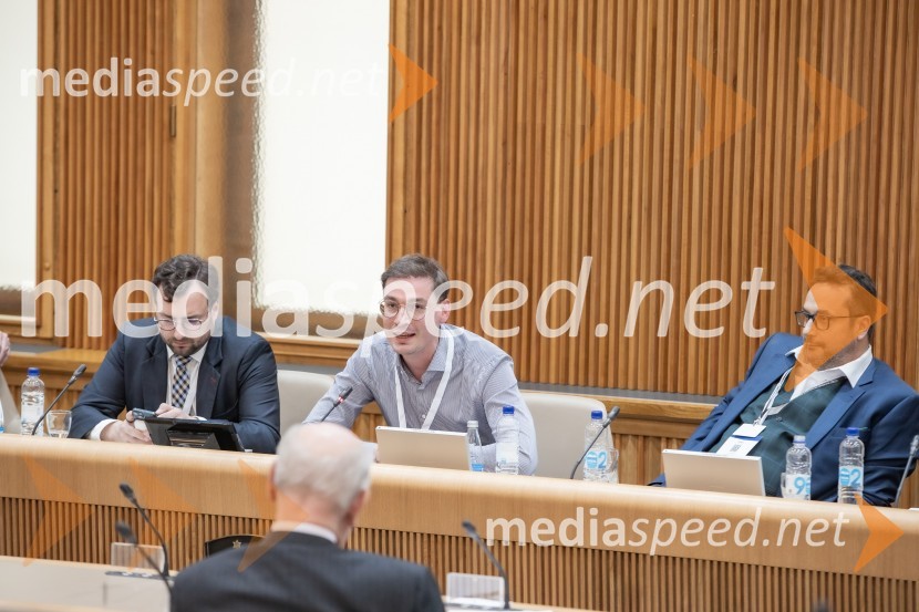  Vaclav Nekvapil, predsednik češkega združenja lobistov APA;  Matti Van Hacke, predsednik belgijskega lobističnega združenja Bepact;  Mihael Cigler, mednarodni registrirani lobist in predsednik združenja lobistov, direktor mednarodnega podjetja MC Public Affairs v LondonuMednarodni PACE dogodek v soorganizaciji Združenja za zakonito lobiranje