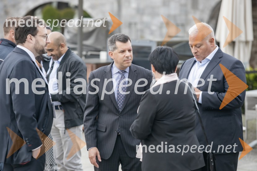  Vaclav Nekvapil, predsednik češkega združenja lobistov APA;  Fred Turner;  ... ;  Victor  Hugo, predsednik SIGILO in ustanovitelj SUDZSprejem na Ljubljanskem gradu pri podžupanu Dejanu Crneku v okviru mednarodnega PACE dogodka