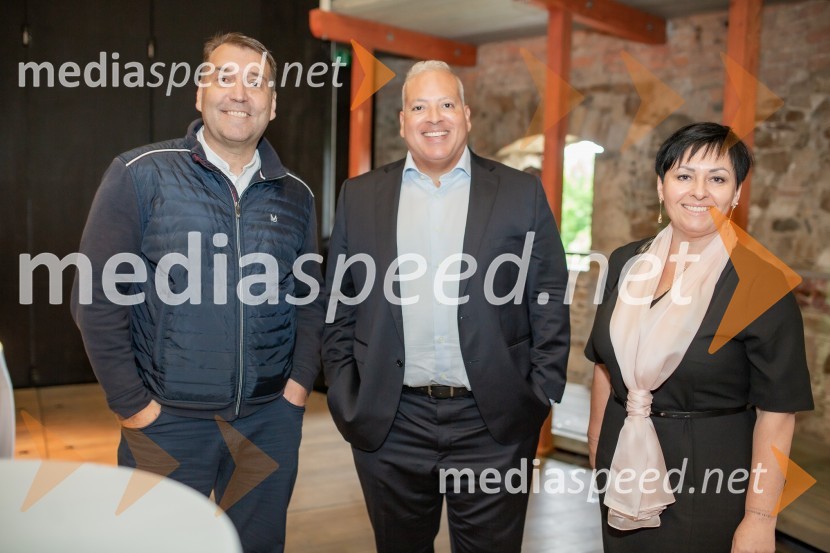  ... ;  Victor  Hugo, predsednik SIGILO in ustanovitelj SUDZ;  ... Sprejem na Ljubljanskem gradu pri podžupanu Dejanu Crneku v okviru mednarodnega PACE dogodka