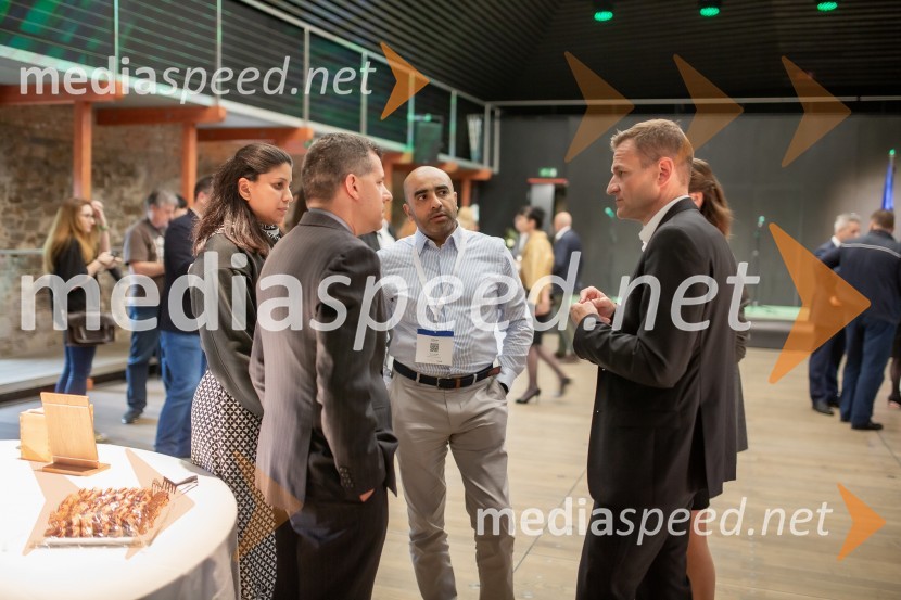  Fred Turner;  Abdul Waheed Patel, direktor lobističnega podjetja Ethicore;  ... Sprejem na Ljubljanskem gradu pri podžupanu Dejanu Crneku v okviru mednarodnega PACE dogodka