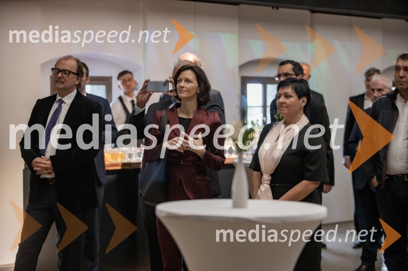  Saša Mrak, izvršna direktorica Združenja Manager;  ... Sprejem na Ljubljanskem gradu pri podžupanu Dejanu Crneku v okviru mednarodnega PACE dogodka