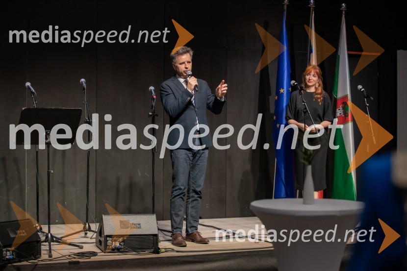  Dejan Crnek, podžupan, Mestna občina Ljubljana, Lista Zorana Jankovića, predsednik športnega društva Narodni dom;  Mojca Mavec, voditeljicaSprejem na Ljubljanskem gradu pri podžupanu Dejanu Crneku v okviru mednarodnega PACE dogodka