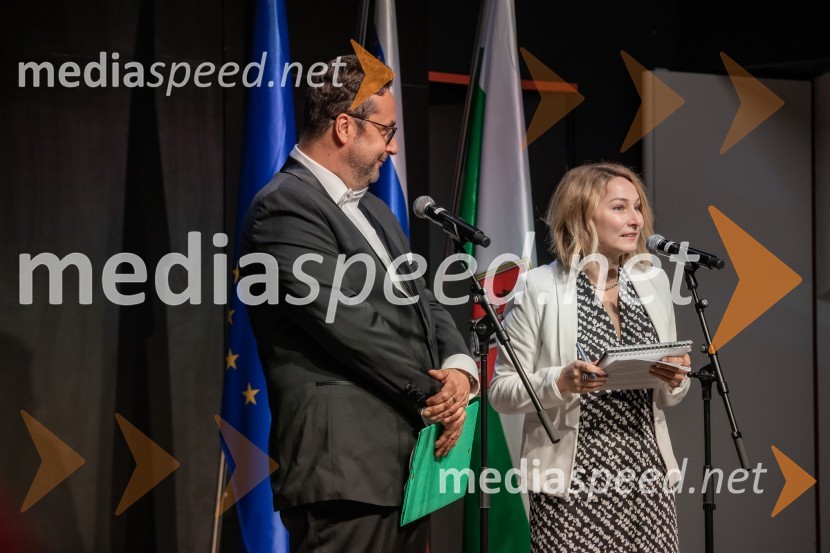  Mihael Cigler, mednarodni registrirani lobist in predsednik združenja lobistov, direktor mednarodnega podjetja MC Public Affairs v Londonu;  ... Sprejem na Ljubljanskem gradu pri podžupanu Dejanu Crneku v okviru mednarodnega PACE dogodka