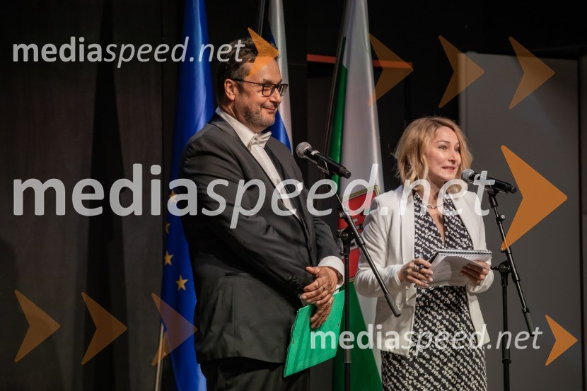  Mihael Cigler, mednarodni registrirani lobist in predsednik združenja lobistov, direktor mednarodnega podjetja MC Public Affairs v Londonu;  ... Sprejem na Ljubljanskem gradu pri podžupanu Dejanu Crneku v okviru mednarodnega PACE dogodka