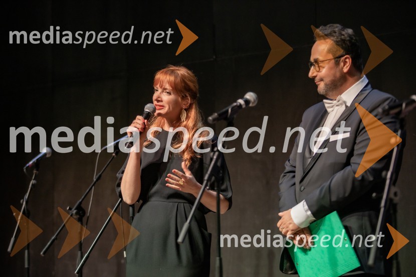  Mojca Mavec, voditeljica;  Mihael Cigler, mednarodni registrirani lobist in predsednik združenja lobistov, direktor mednarodnega podjetja MC Public Affairs v LondonuSprejem na Ljubljanskem gradu pri podžupanu Dejanu Crneku v okviru mednarodnega PACE dogodka