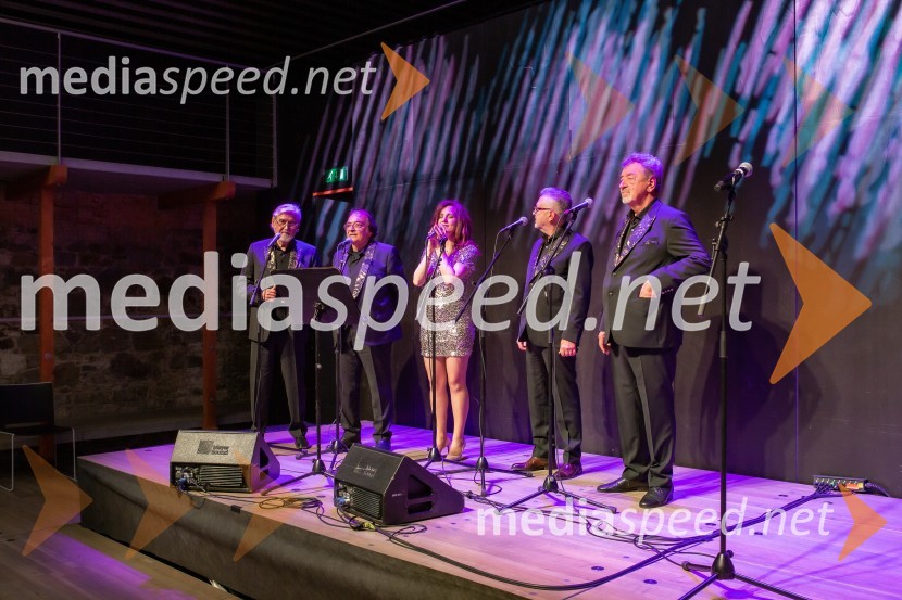  Dare Hering, glasbenik;  Oto Pestner, pevec;  ... ;  Tomaž Kozlevčar, vokalist;  Marjan Petan, glasbenikSprejem na Ljubljanskem gradu pri podžupanu Dejanu Crneku v okviru mednarodnega PACE dogodka