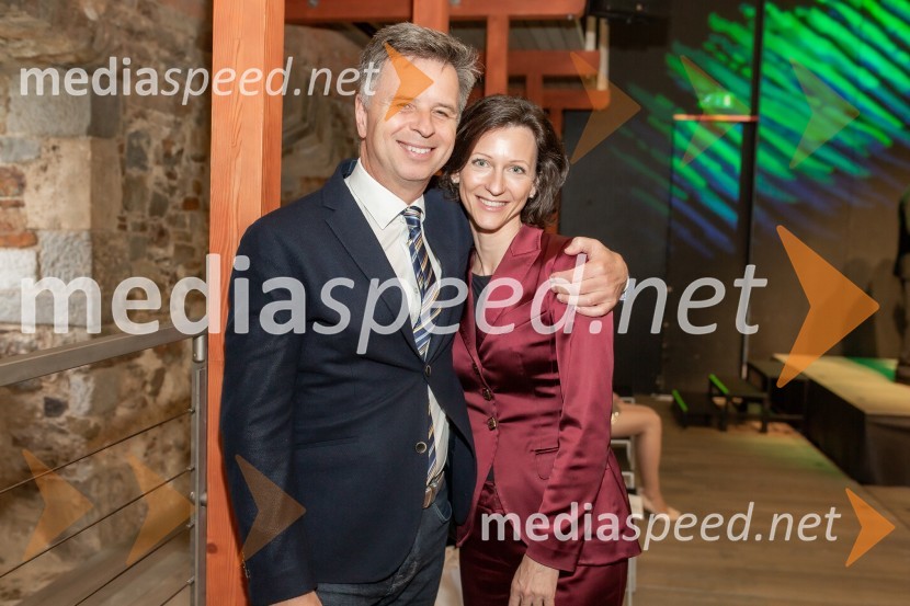  Dejan Crnek, podžupan, Mestna občina Ljubljana, Lista Zorana Jankovića, predsednik športnega društva Narodni dom;  Saša Mrak, izvršna direktorica Združenja ManagerSprejem na Ljubljanskem gradu pri podžupanu Dejanu Crneku v okviru mednarodnega PACE dogodka