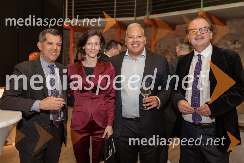  ... ;  Saša Mrak, izvršna direktorica Združenja Manager;  Victor  Hugo, predsednik SIGILO in ustanovitelj SUDZ;  ... Sprejem na Ljubljanskem gradu pri podžupanu Dejanu Crneku v okviru mednarodnega PACE dogodka