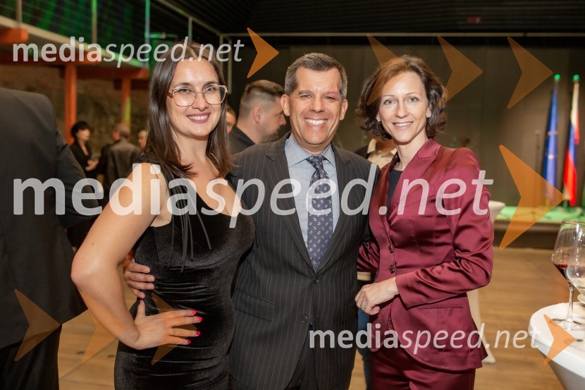  Hermina Steržaj, odgovorna za organizacijo, MCPA SI;  Fred Turner;  Saša Mrak, izvršna direktorica Združenja ManagerSprejem na Ljubljanskem gradu pri podžupanu Dejanu Crneku v okviru mednarodnega PACE dogodka