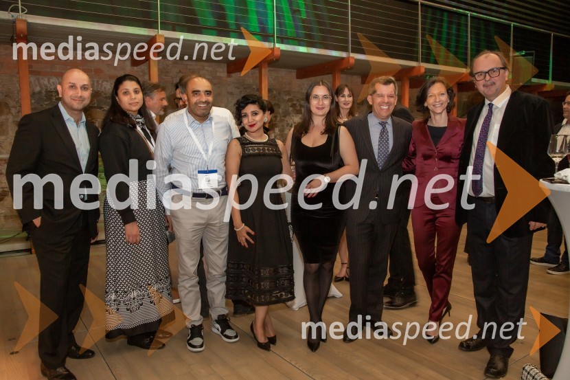  ... ;  ... ;  Abdul Waheed Patel, direktor lobističnega podjetja Ethicore;  ... ;  Hermina Steržaj, odgovorna za organizacijo, MCPA SI;  Fred Turner;  Saša Mrak, izvršna direktorica Združenja Manager;  ... Sprejem na Ljubljanskem gradu pri podžupanu Dejanu Crneku v okviru mednarodnega PACE dogodka