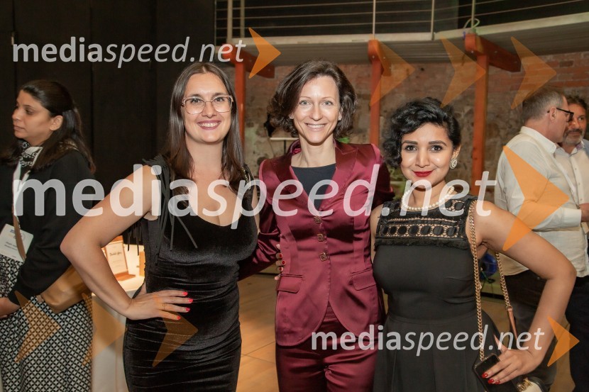  Hermina Steržaj, odgovorna za organizacijo, MCPA SI;  Saša Mrak, izvršna direktorica Združenja Manager;  ... Sprejem na Ljubljanskem gradu pri podžupanu Dejanu Crneku v okviru mednarodnega PACE dogodka