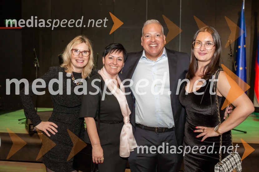  ... ;  ... ;  Victor  Hugo, predsednik SIGILO in ustanovitelj SUDZ;  Hermina Steržaj, odgovorna za organizacijo, MCPA SISprejem na Ljubljanskem gradu pri podžupanu Dejanu Crneku v okviru mednarodnega PACE dogodka