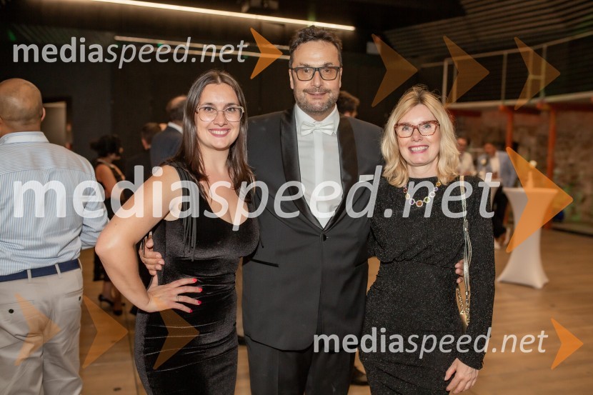  Hermina Steržaj, odgovorna za organizacijo, MCPA SI;  Mihael Cigler, mednarodni registrirani lobist in predsednik združenja lobistov, direktor mednarodnega podjetja MC Public Affairs v Londonu;  ... Sprejem na Ljubljanskem gradu pri podžupanu Dejanu Crneku v okviru mednarodnega PACE dogodka