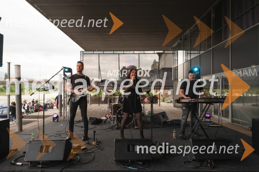  Danijel Grahovac, Starbridge band;  Dejana Hršum, pevka, Starbridge band;  Nenad Ćuskić, Starbridge band6. obletnica Mariboxa s premiero filma Hitri in drzni X