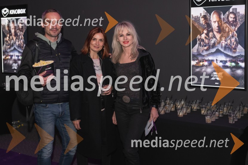  Rok Kajzer, novinar, Večer;  Branka Bezjak, urednica, Večer;  Lidija  Seštak Zorič, predsednica društva Sonček Maribor  6. obletnica Mariboxa s premiero filma Hitri in drzni X