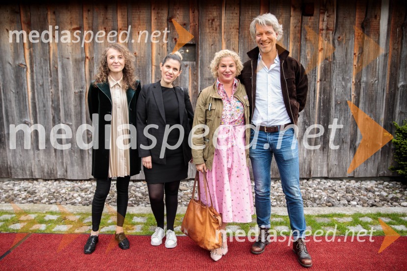  Polona Lovšin, vodja komunikacij, Riko d.o.o.;  ... ;  Ana Roš Stojan, kuharska mojstrica in najboljša chefinja na svetu po izboru akademije The World's 50 Best Restaurants ter direktorica Hiše Franko;  Urban Stojan RošAna Roš Stojan v skednju Škrabčeve domačije