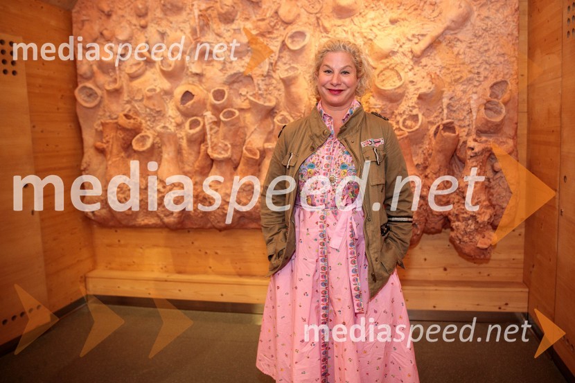  Ana Roš Stojan, kuharska mojstrica in najboljša chefinja na svetu po izboru akademije The World's 50 Best Restaurants ter direktorica Hiše FrankoAna Roš Stojan v skednju Škrabčeve domačije