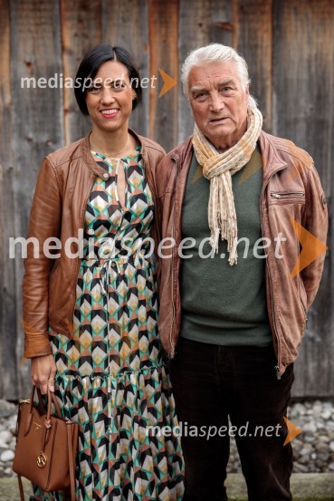  Zala Andrina Razinger, Riko Ribnica, asistentka v PR;  ... Ana Roš Stojan v skednju Škrabčeve domačije