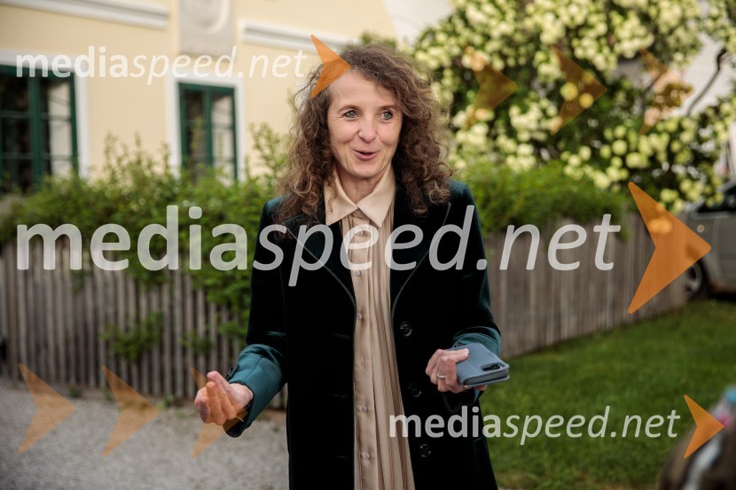  Polona Lovšin, vodja komunikacij, Riko d.o.o.Ana Roš Stojan v skednju Škrabčeve domačije