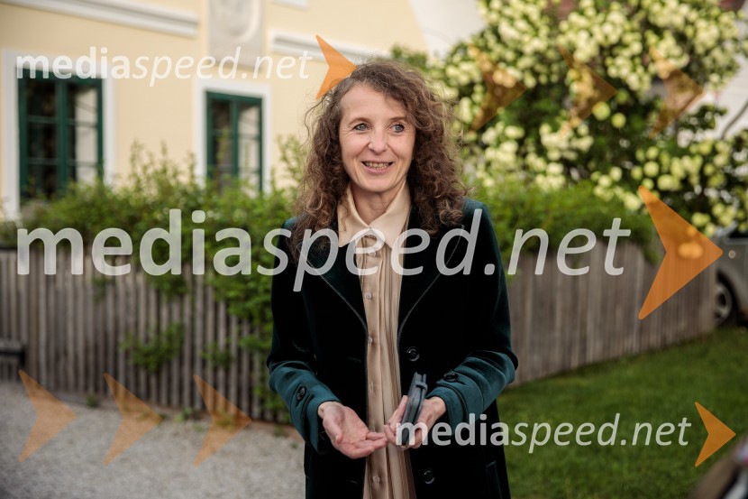  Polona Lovšin, vodja komunikacij, Riko d.o.o.Ana Roš Stojan v skednju Škrabčeve domačije