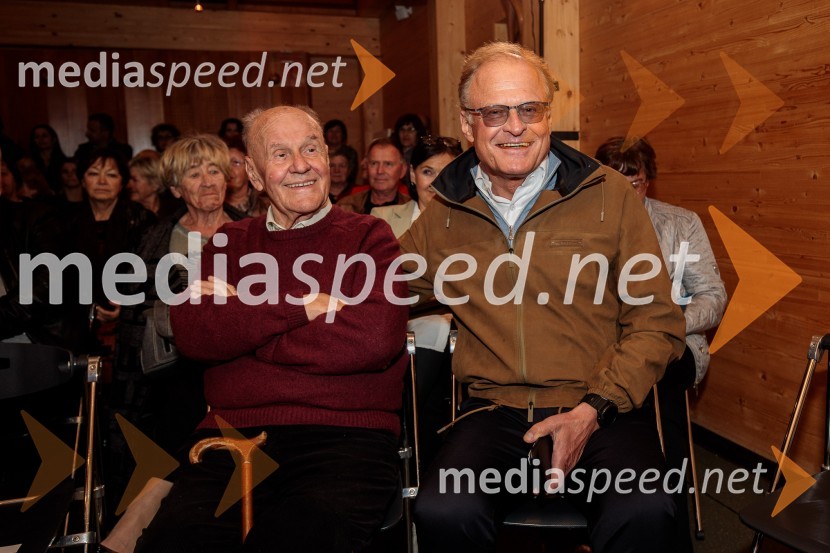  Stanislav  Škrabec, nekdanji direktor, Riko Ribnica;  Janez  Škrabec, direktor Riko d.o.o.Ana Roš Stojan v skednju Škrabčeve domačije