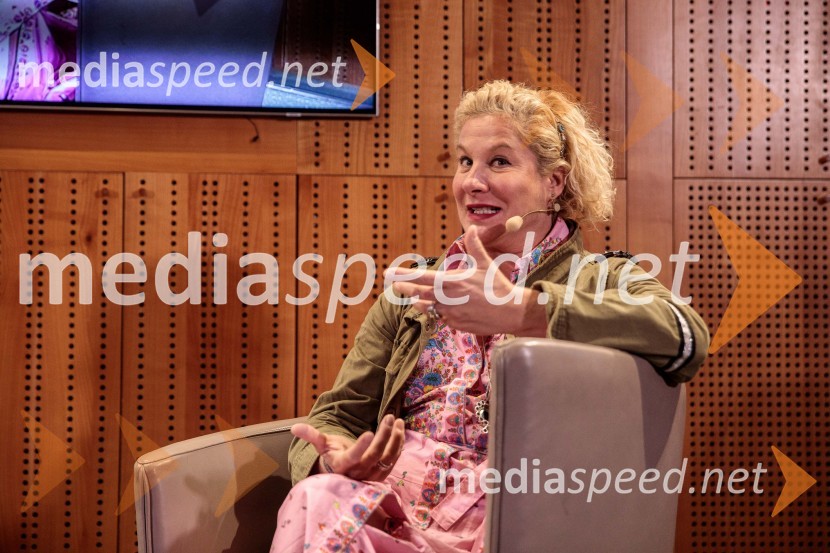  Ana Roš Stojan, kuharska mojstrica in najboljša chefinja na svetu po izboru akademije The World's 50 Best Restaurants ter direktorica Hiše FrankoAna Roš Stojan v skednju Škrabčeve domačije