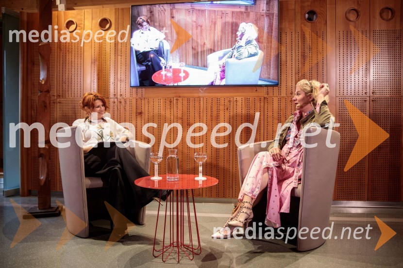  Marjana Grčman, voditeljica;  Ana Roš Stojan, kuharska mojstrica in najboljša chefinja na svetu po izboru akademije The World's 50 Best Restaurants ter direktorica Hiše FrankoAna Roš Stojan v skednju Škrabčeve domačije