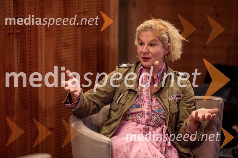  Ana Roš Stojan, kuharska mojstrica in najboljša chefinja na svetu po izboru akademije The World's 50 Best Restaurants ter direktorica Hiše FrankoAna Roš Stojan v skednju Škrabčeve domačije