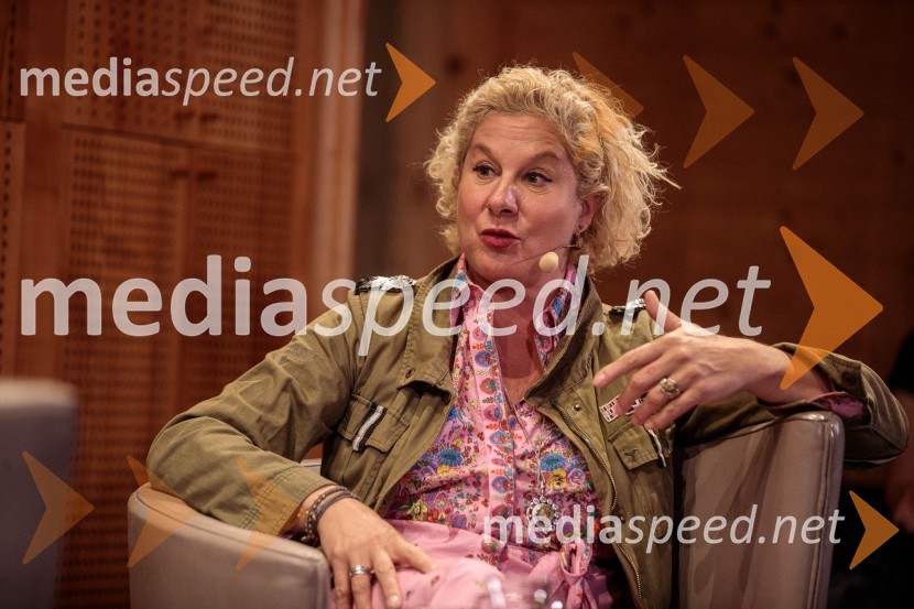  Ana Roš Stojan, kuharska mojstrica in najboljša chefinja na svetu po izboru akademije The World's 50 Best Restaurants ter direktorica Hiše FrankoAna Roš Stojan v skednju Škrabčeve domačije